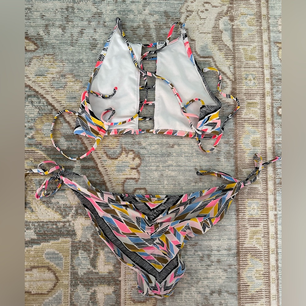 Volcom Bathing Suit Set - Picture 2 of 2